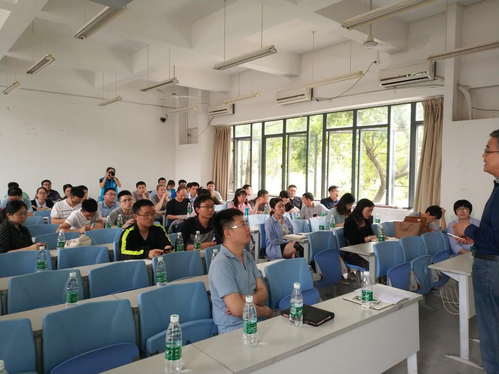 太阳城娱乐召开党员政治学习暨班主任培训1.jpg