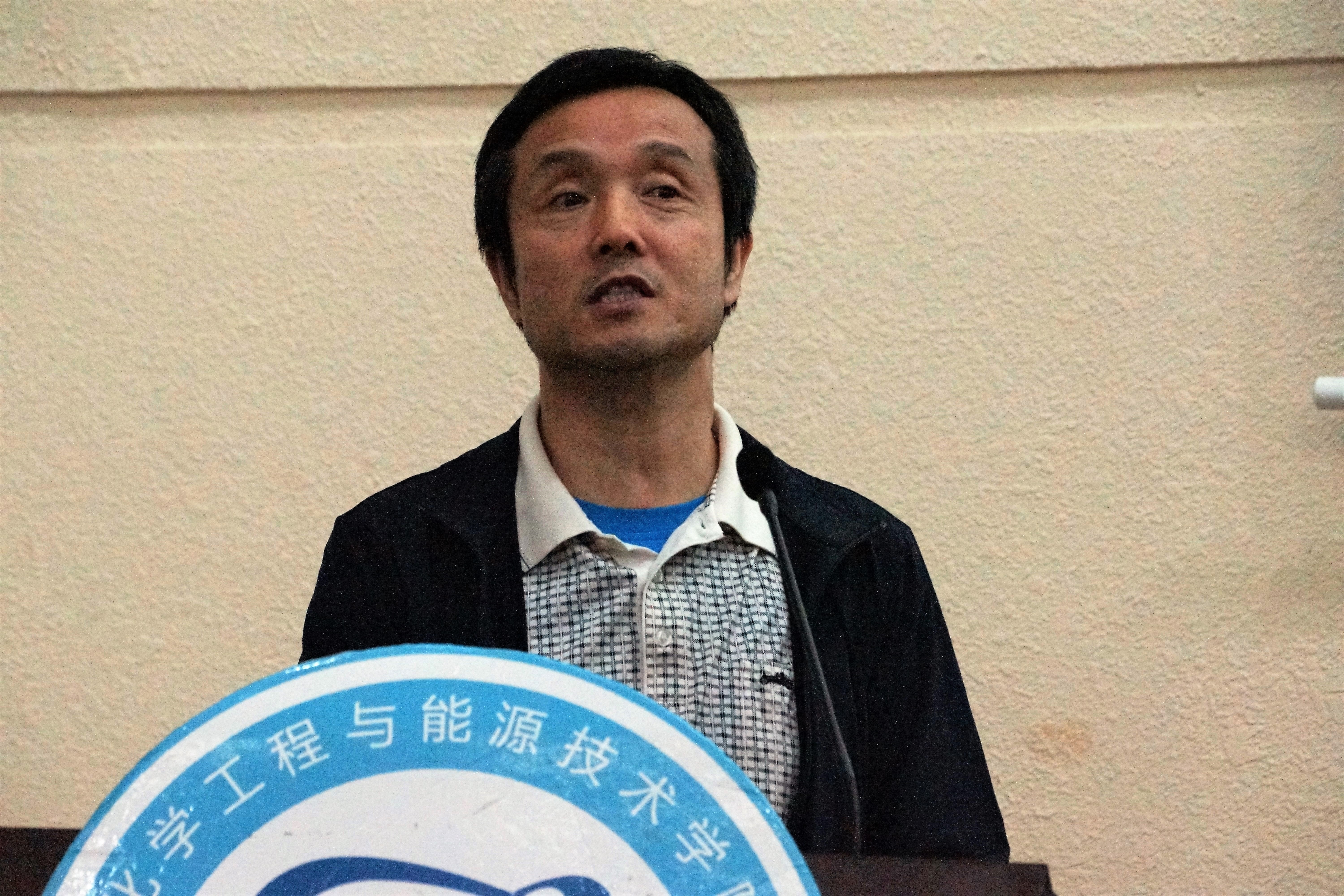总支书记深入员工支部讲党课1.jpg