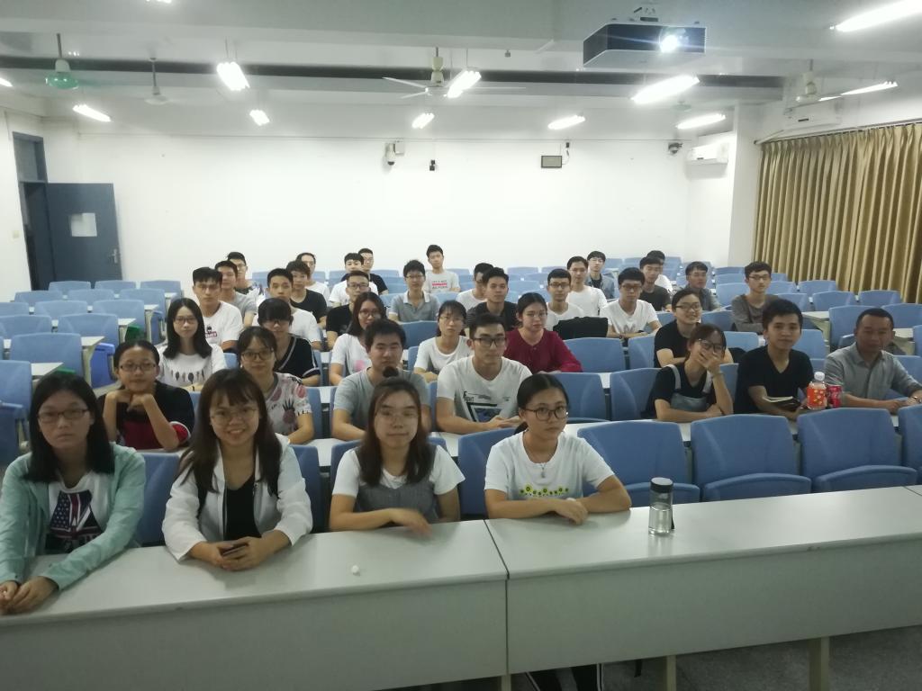 太阳城娱乐副经理尹辉斌给员工上班会课3.jpg